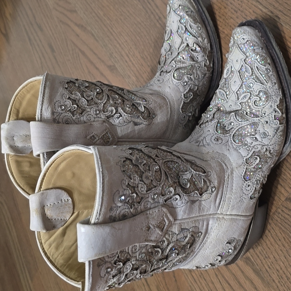 Corral Sparkle Inlay Snip Toe Boots
